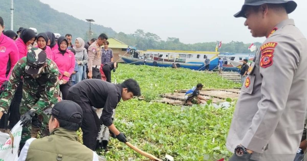 100 Ton Sampah Dimusnahkan, Upaya Kembalikan Keindahan Waduk Jangari Cianjur