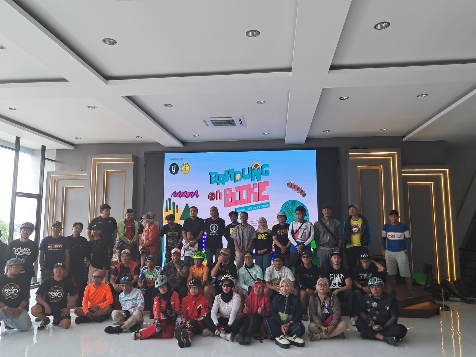 1.500 Pesepeda Ramaikan Hari Bumi di Bandung: Gowes Massal untuk Mobilitas Berkelanjutan