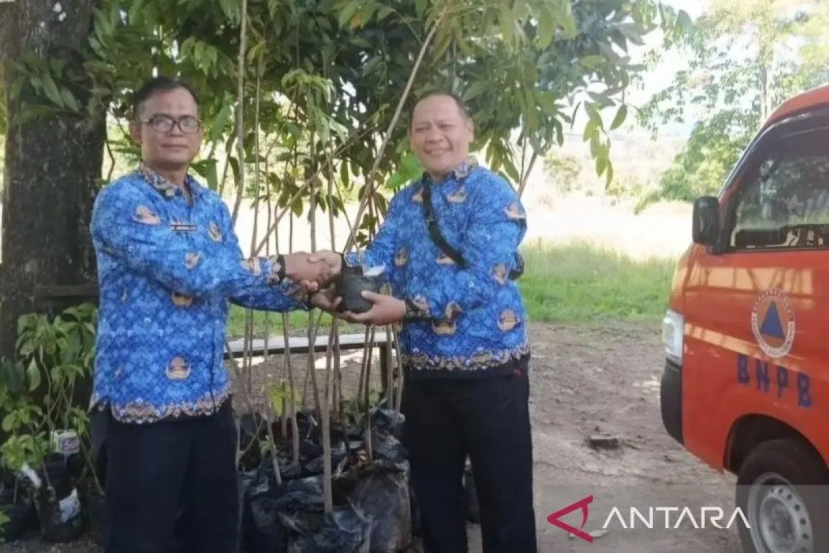 200 Bibit Pohon Ditanam di Cianjur untuk Mitigasi Bencana Longsor