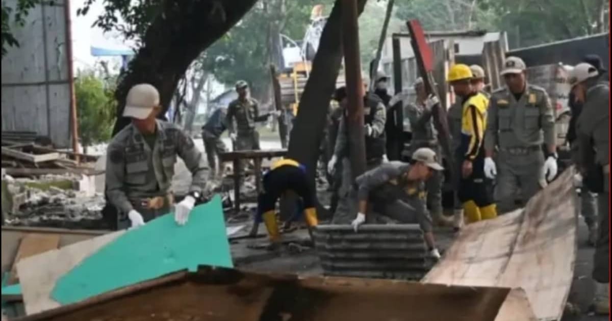 216 Bangunan Liar di Jalan Raya Cianjur-Bandung Dibongkar Petugas Gabungan