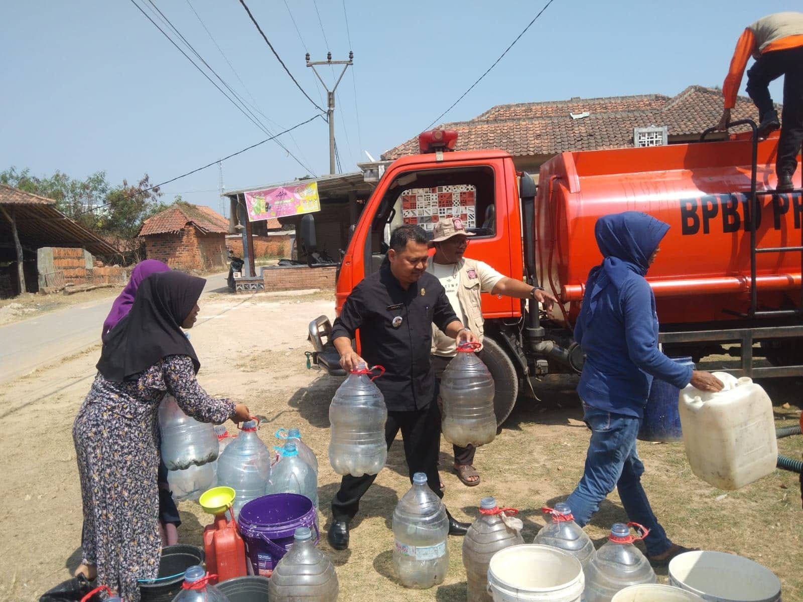 221 KK di Desa Batu Tumpang Purwakarta Terima 9.000 Liter Bantuan Air Bersih