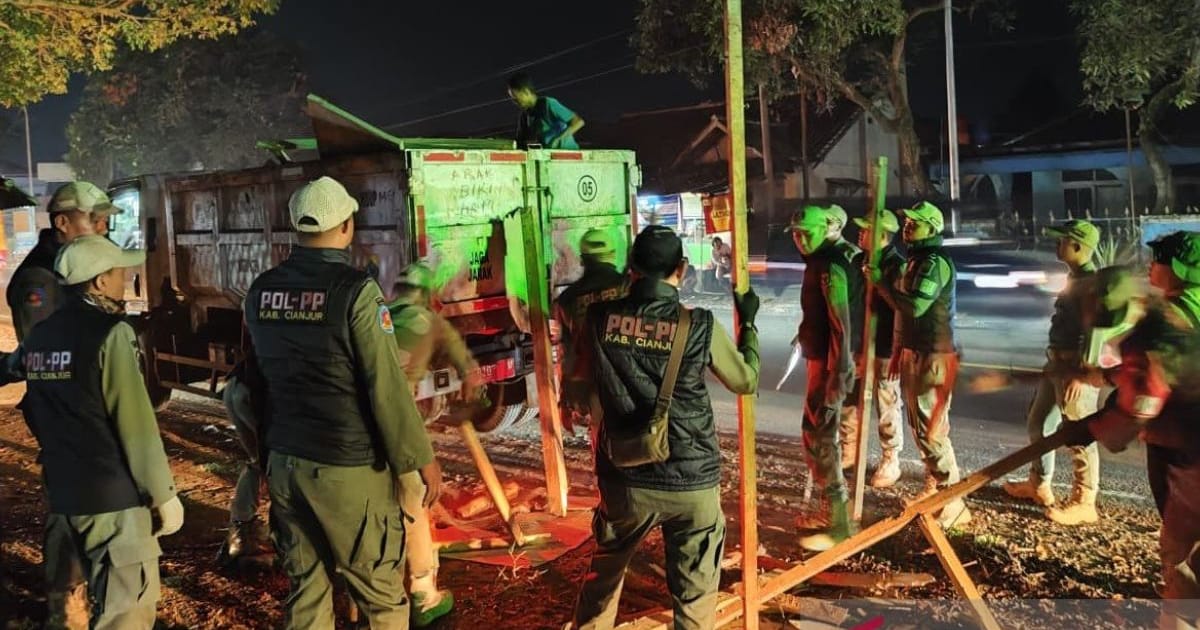 23 Bangunan Liar di Jalur Bandung-Cianjur Dirobohkan, Ini yang Bakal Terjadi Setelahnya