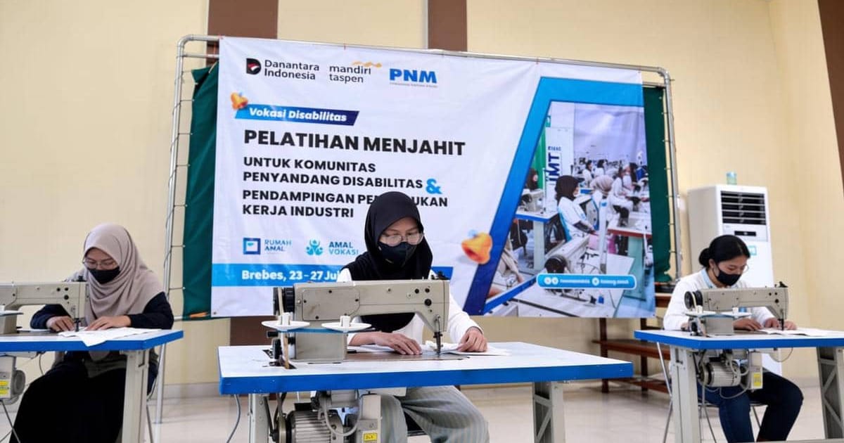 30 Difabel Bandung Peroleh Pelatihan Operator Jahit Sepatu, PNM Dorong Kemandirian Ekonomi