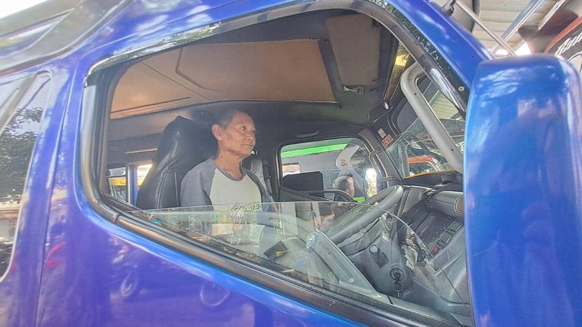 30 Tahun Mengantar Pemudik: Kisah Herdis Sopir AKDP Panjalu yang Akhirnya Pulang Lebaran