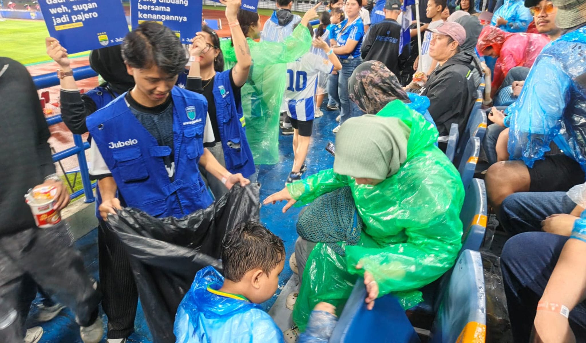 4.862 Kg Sampah Zero Waste di Laga Persib vs Malut United Bandung