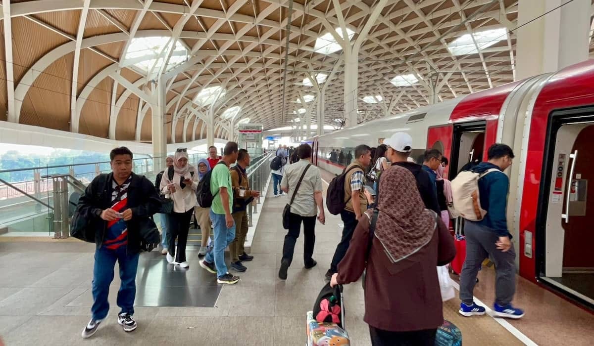 70 Ribu Tiket Whoosh Terjual Selama Libur Panjang, Banyak Digunakan ke Bandung Raya