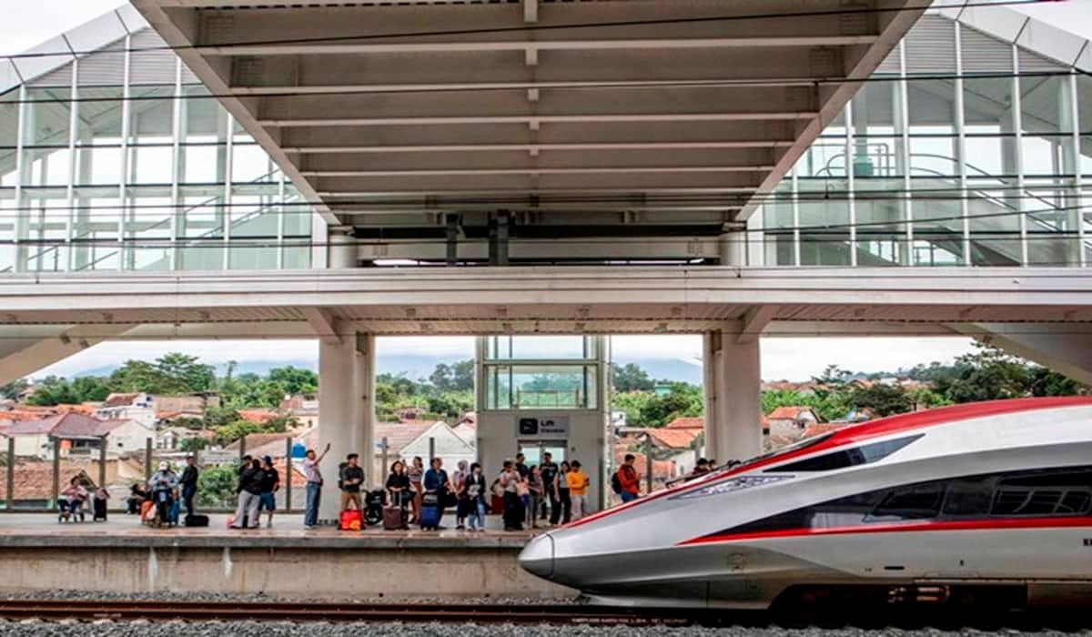 AHY: Ekspansi Kereta Cepat Whoosh ke Jawa Timur Tunggu Restrukturisasi Keuangan KCJB