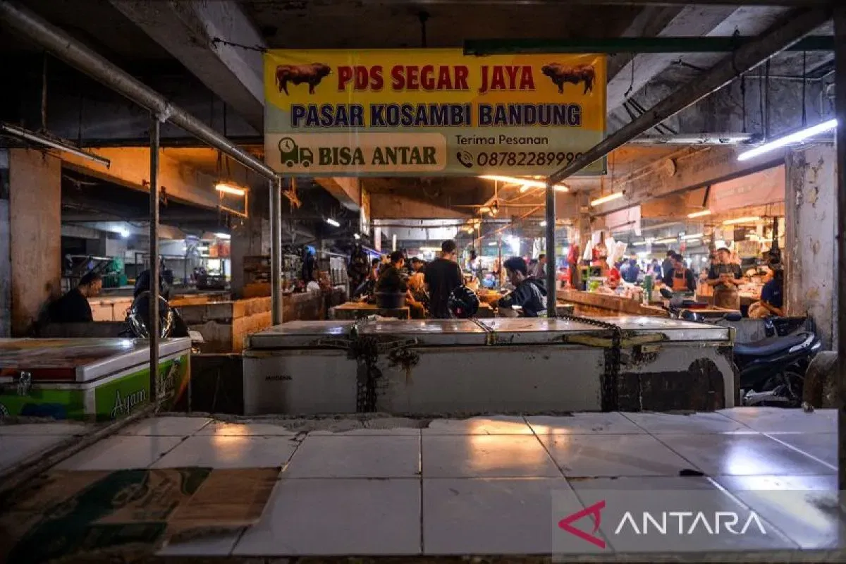 Aksi Mogok Pedagang Daging Sapi di Pasar Kosambi Bandung Akibat Harga Distributor Tinggi