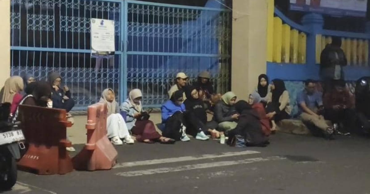 Antrean Subuh SD Favorit di Sukabumi: Kuota Terbatas Bikin Ortu Rela Begadang