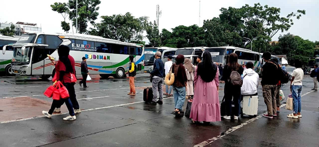Arus Masuk Tajam: Ribuan Penumpang Banjiri Terminal Cicaheum Bandung di Musim Mudik 2026