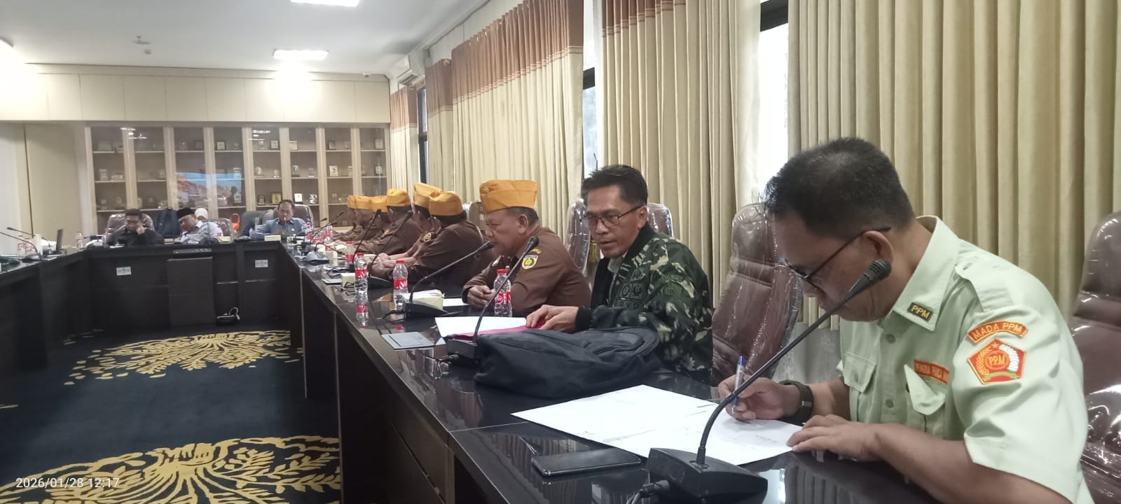 Audiensi di DPRD Karawang: LVRI Bersama PPM Soroti Kantor Tak Layak dan Minimnya Perhatian Pemda