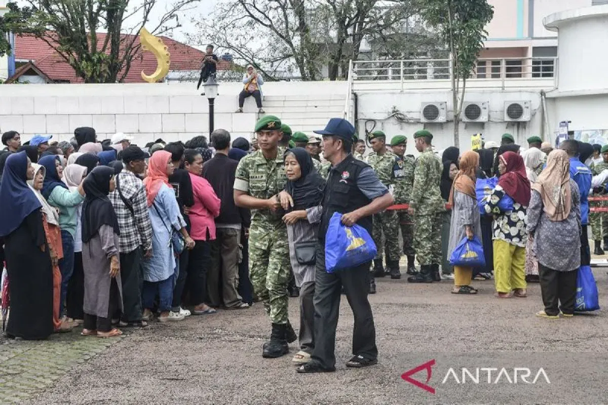 Bakti Sosial TNI dan Mitra Bagikan 3.700 Paket Sembako di Tasikmalaya