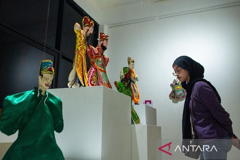 Bandung: Jelajah Wayang Potehi di Pameran Seni Bertutur Visual