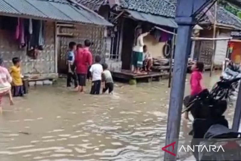 Banjir Agrabinta Surut, Warga Cianjur Kembali ke Rumah Pascabencana