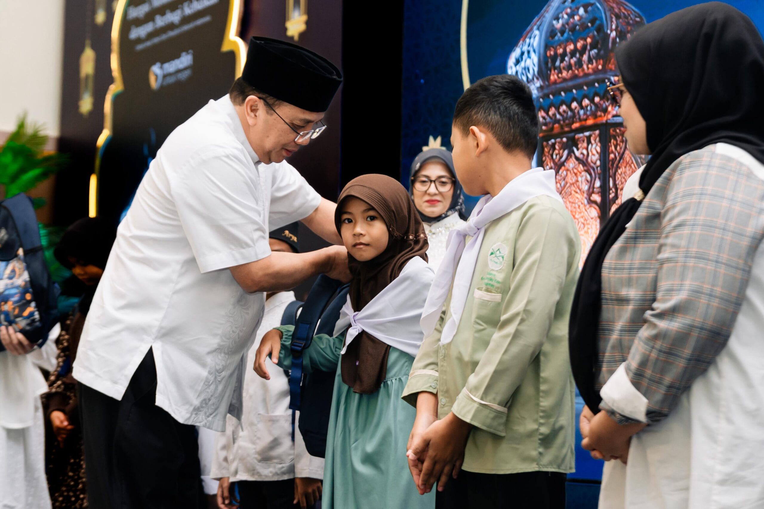 Bank Mandiri Gelar Kegiatan Sosial Ramadan di Jabar: Buka Puasa, Santunan dan Khitanan Gratis