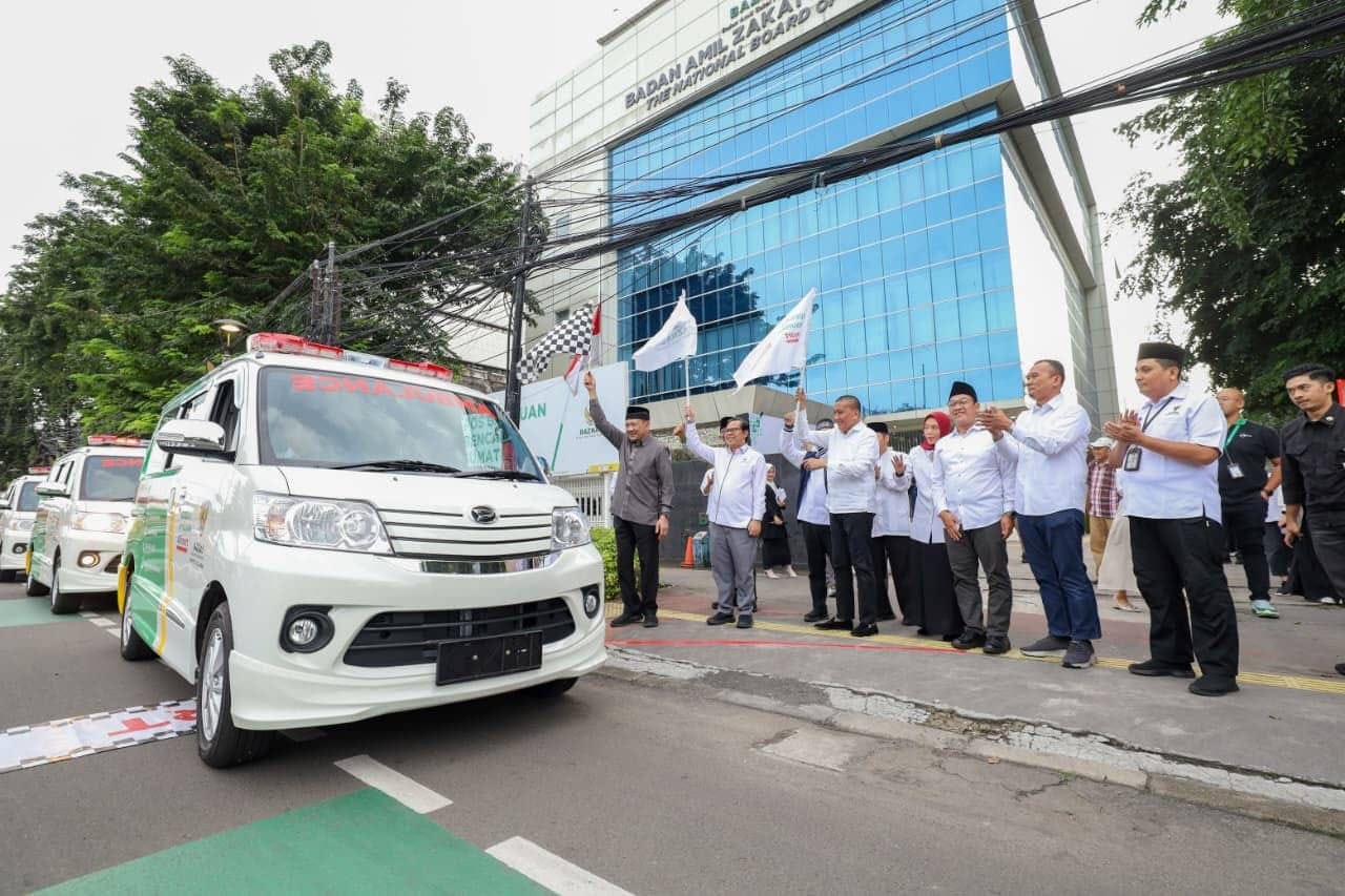 Baznas dan Alfamart Salurkan 5 Ambulans dan 13.751 Paket Ramadan Bahagia