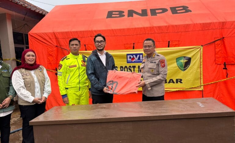 Biddokkes Polda Jabar Terima Bantuan Peti Mati dan Kantung Jenazah untuk Evakuasi Korban Longsor Cisarua