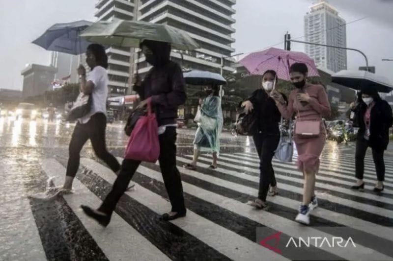 Bandung & RI Hujan Ringan Sabtu: BMKG Ingatkan Potensi Petir