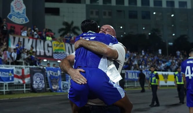 Bojan Hodak Pastikan Persib Bandung Siap Hadapi PSBS Biak di Super League