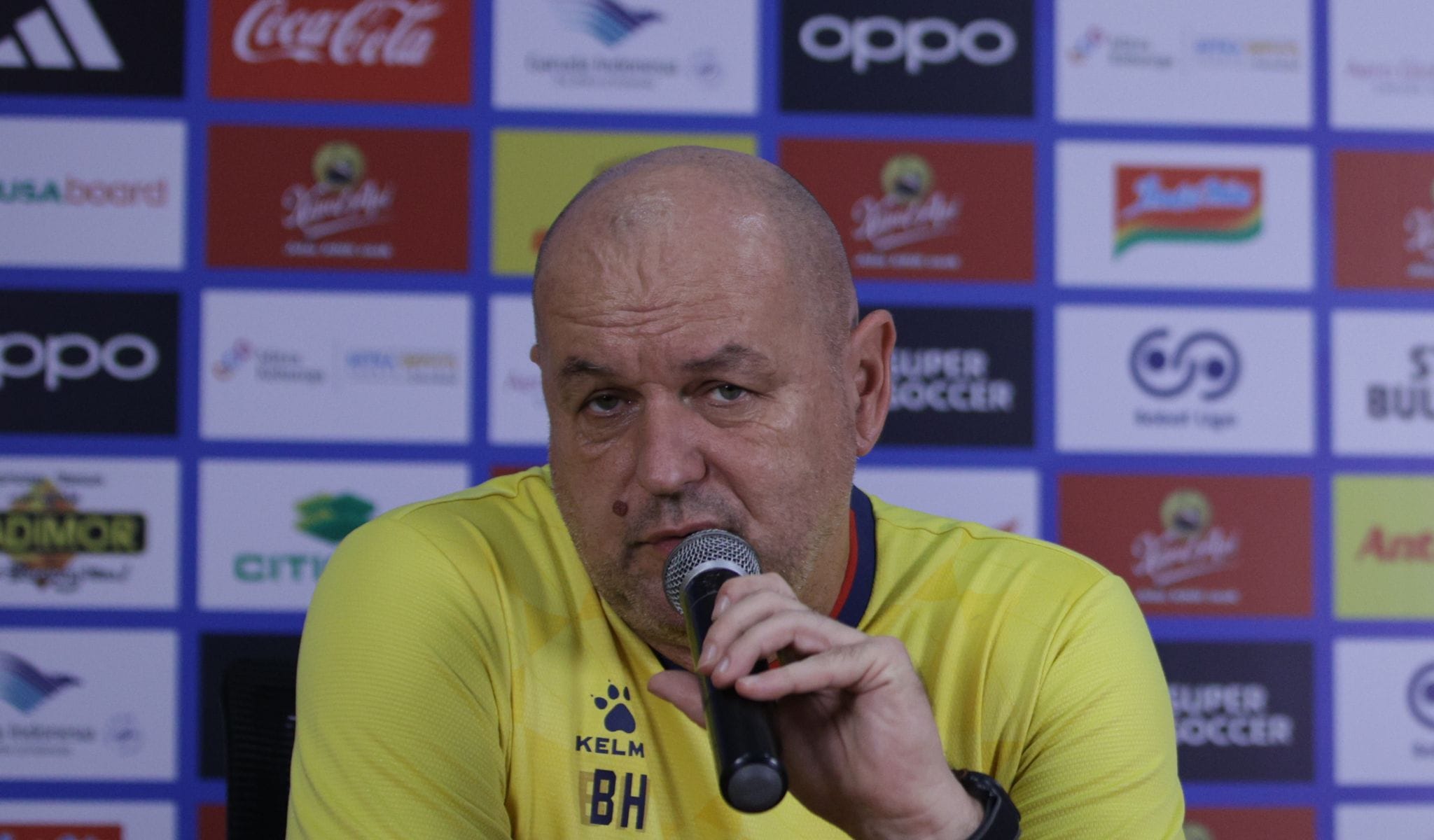 Bojan Hodak: PERSIB Tetap Pantau Cedera Febri Hariyadi yang Dipinjam ke Persis Solo
