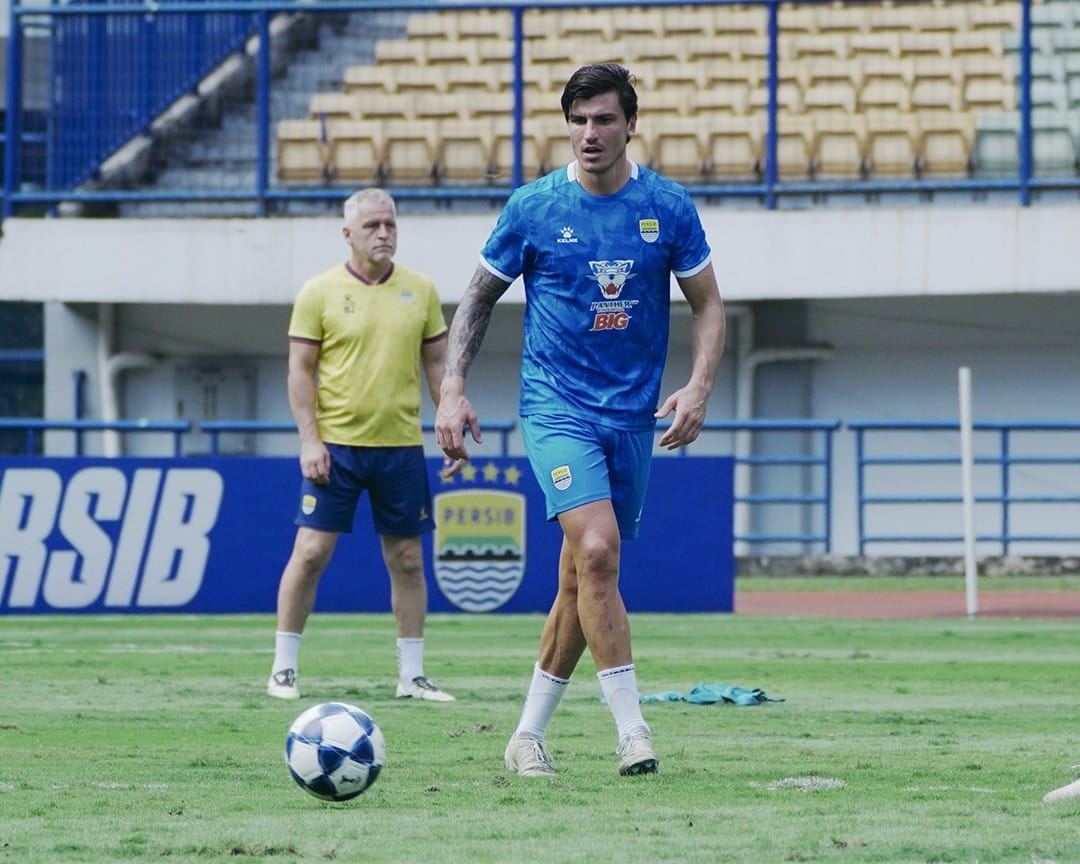 Bojan Hodak Ungkap Alasan Persib Bandung Rekrut Sergio Castel