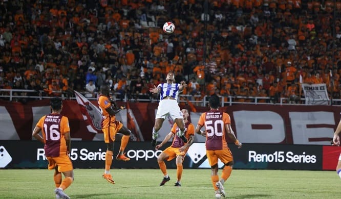 Bojan Hodak Ungkap Strategi Persib Bandung Redam Peralta dan Villa
