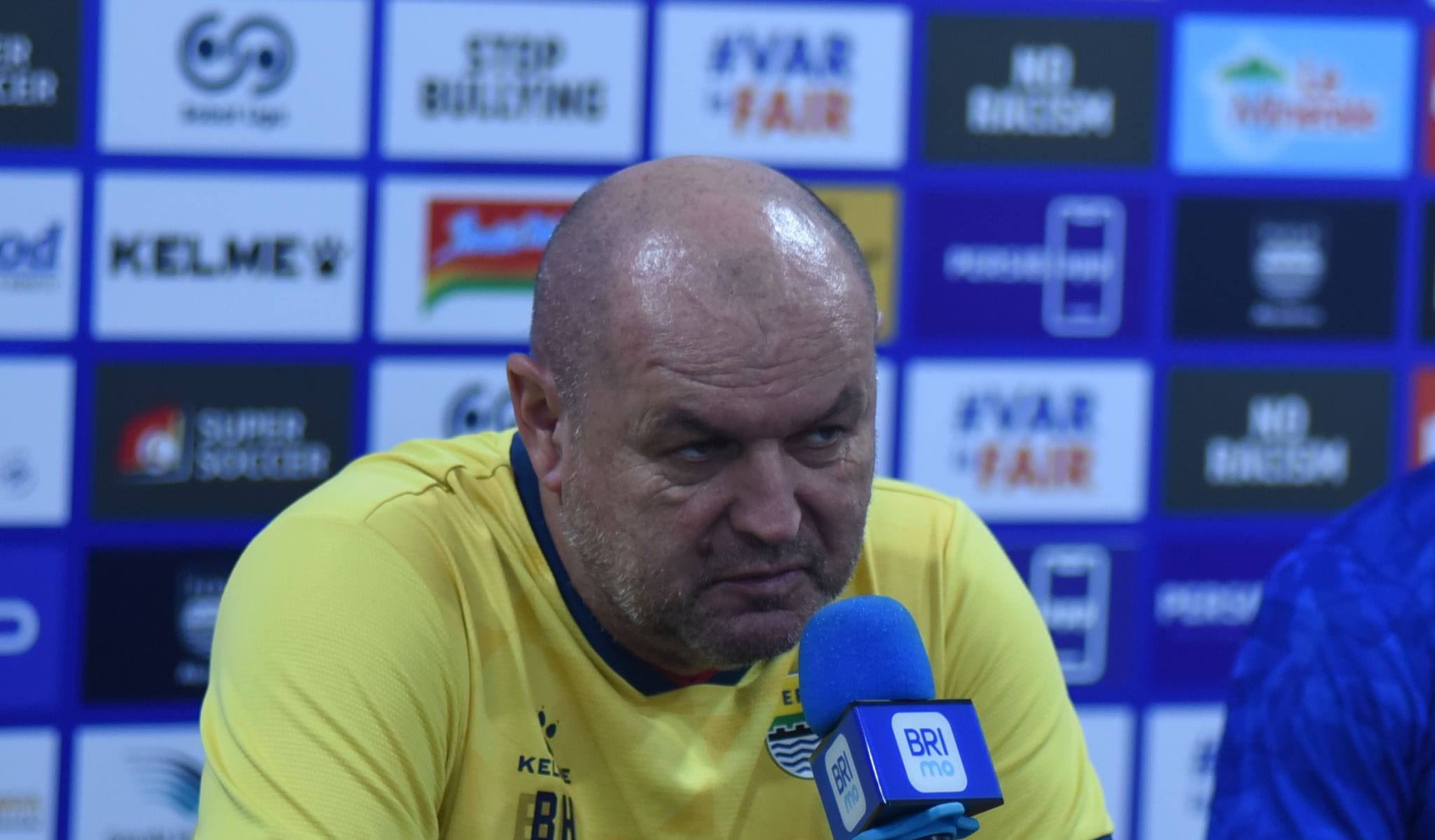 Bojan Hodak Waspadai Agresivitas Persik di Laga Kandang PERSIB 2025/26