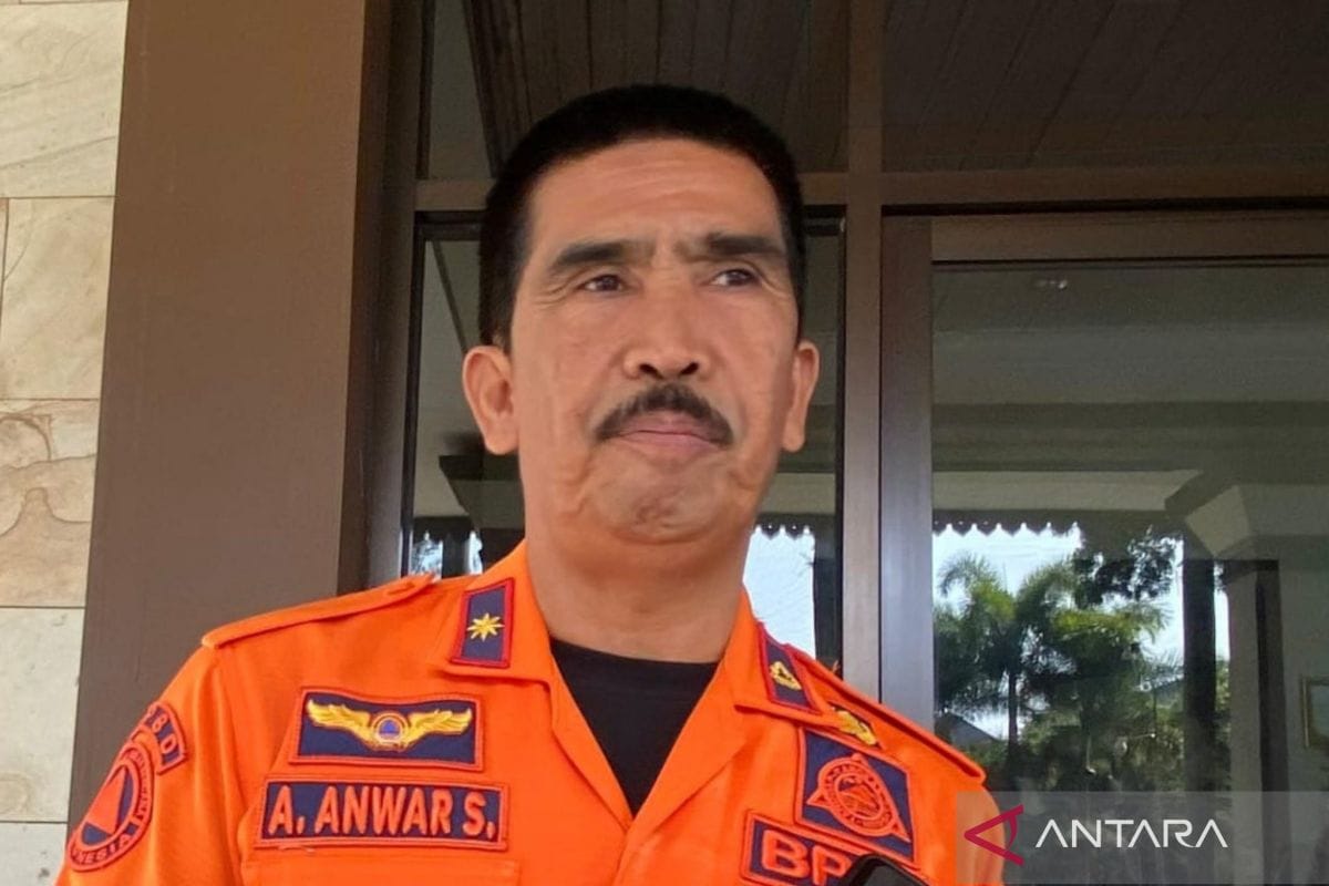 BPBD Garut Bagikan Air Bersih Tangani Kekeringan di Dua Desa