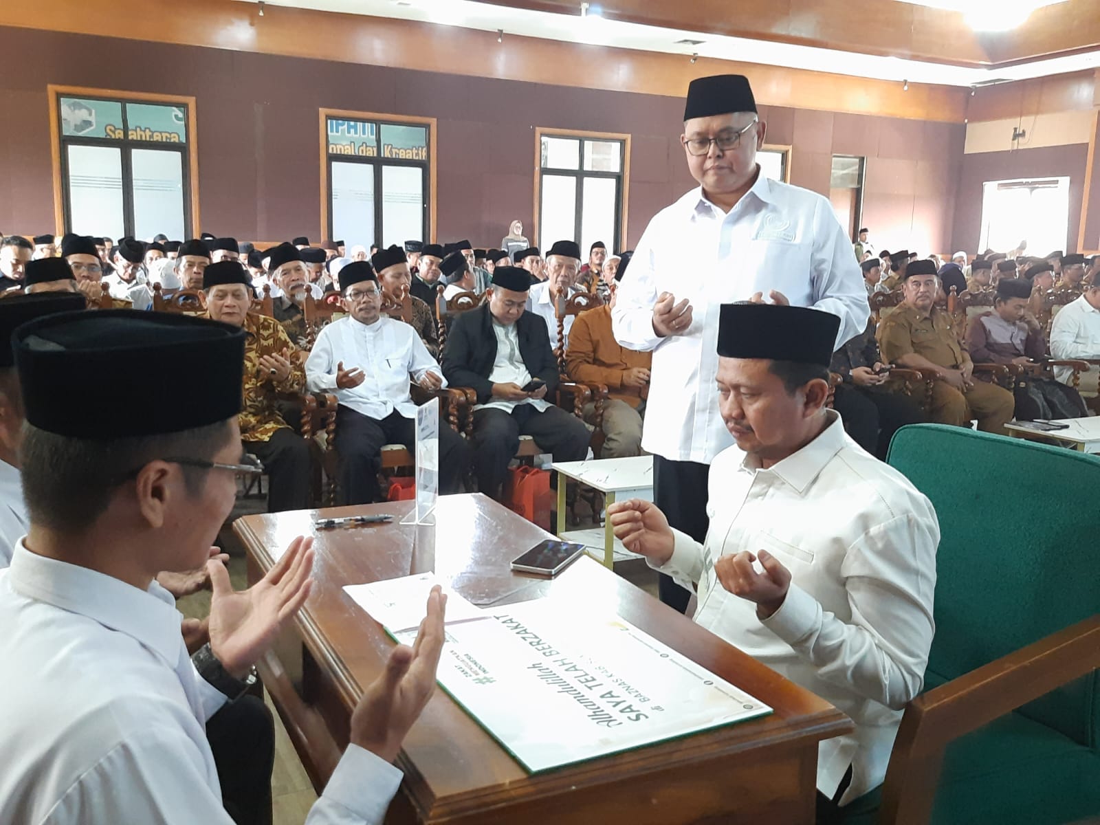 Bupati Sumedang Serahkan Zakat Mal di Nuzulul Quran 1447 Hijriah 2026