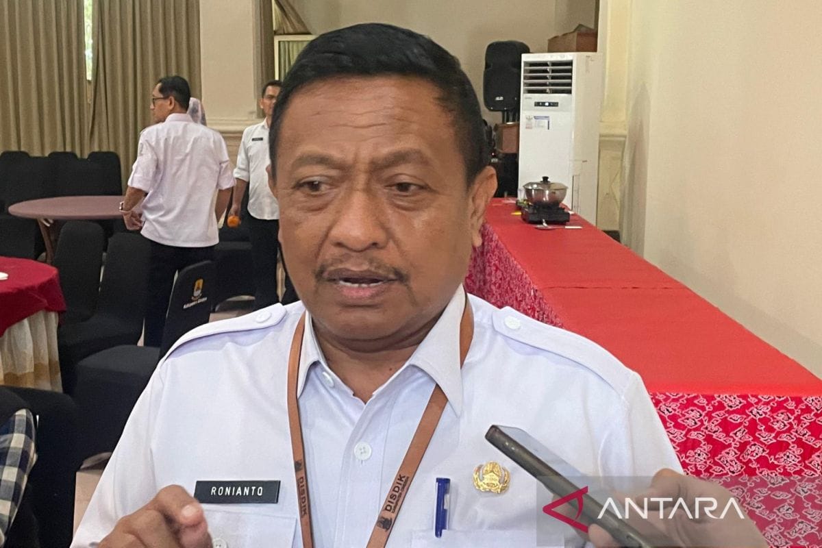 Cegah Radikalisme, Disdik Cirebon Larang Siswa Bawa HP ke Sekolah