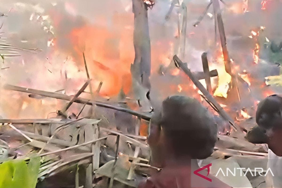 Damkar Cianjur Padamkan Kebakaran di Cibaregbeg, Tanpa Korban Jiwa