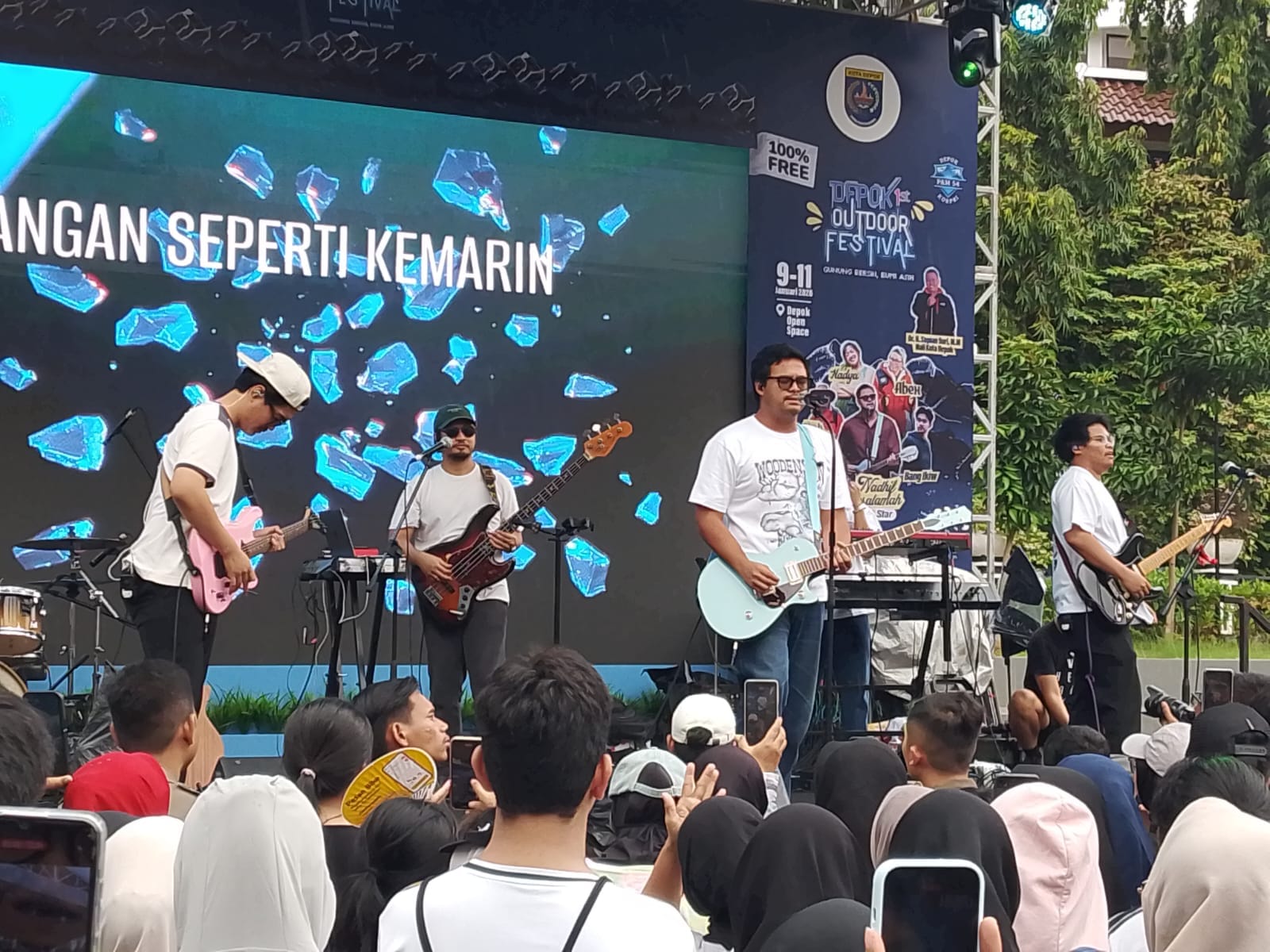 Depok 1st Outdoor Festival Sukses Ditutup: Konser Nadhif Basalamah Tak Luntur Diguyur Hujan