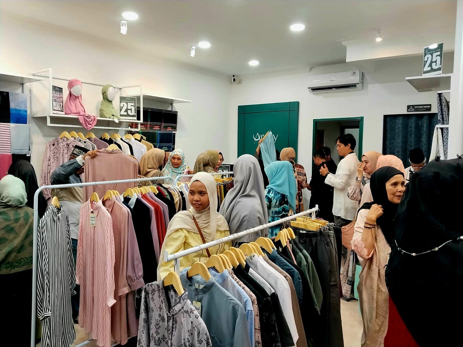 Destinasi Belanja Fashion Muslim Terpadu: ARASY Buka di Bandung dengan Diskon 25 Persen