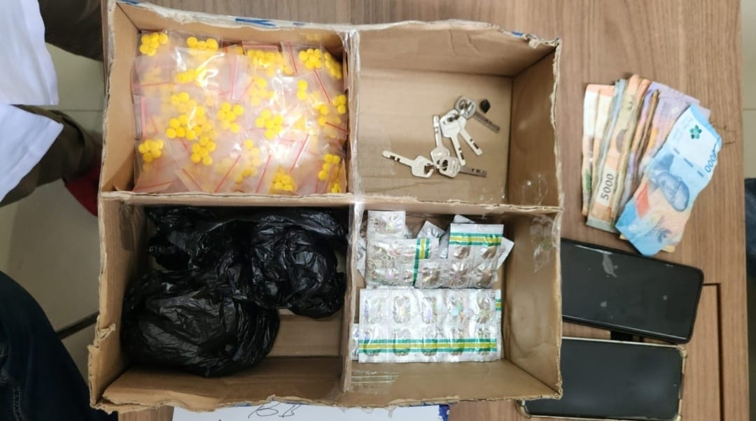 Dibalik Kedok Toko Ponsel, Polisi Bongkar Jaringan Obat Keras Ilegal di Cikarang Selatan