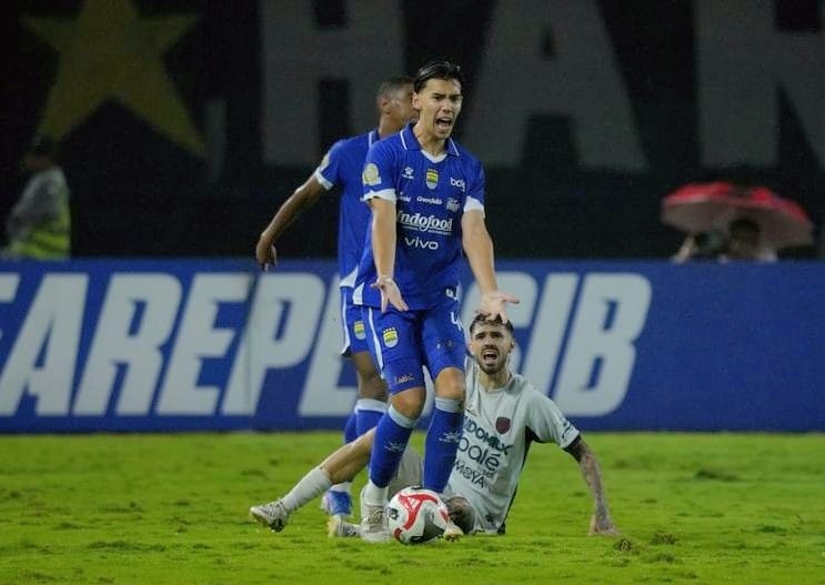 Dion Markx: Tantangan Bek Kanan dan Misi Tren Positif Persib