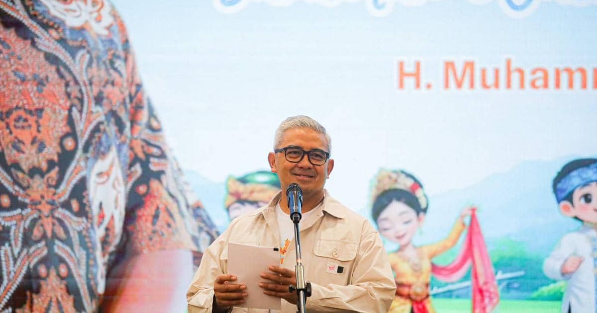 Farhan Panggil Semua Operator Transportasi di Stasiun Bandung untuk Atasi Kemacetan
