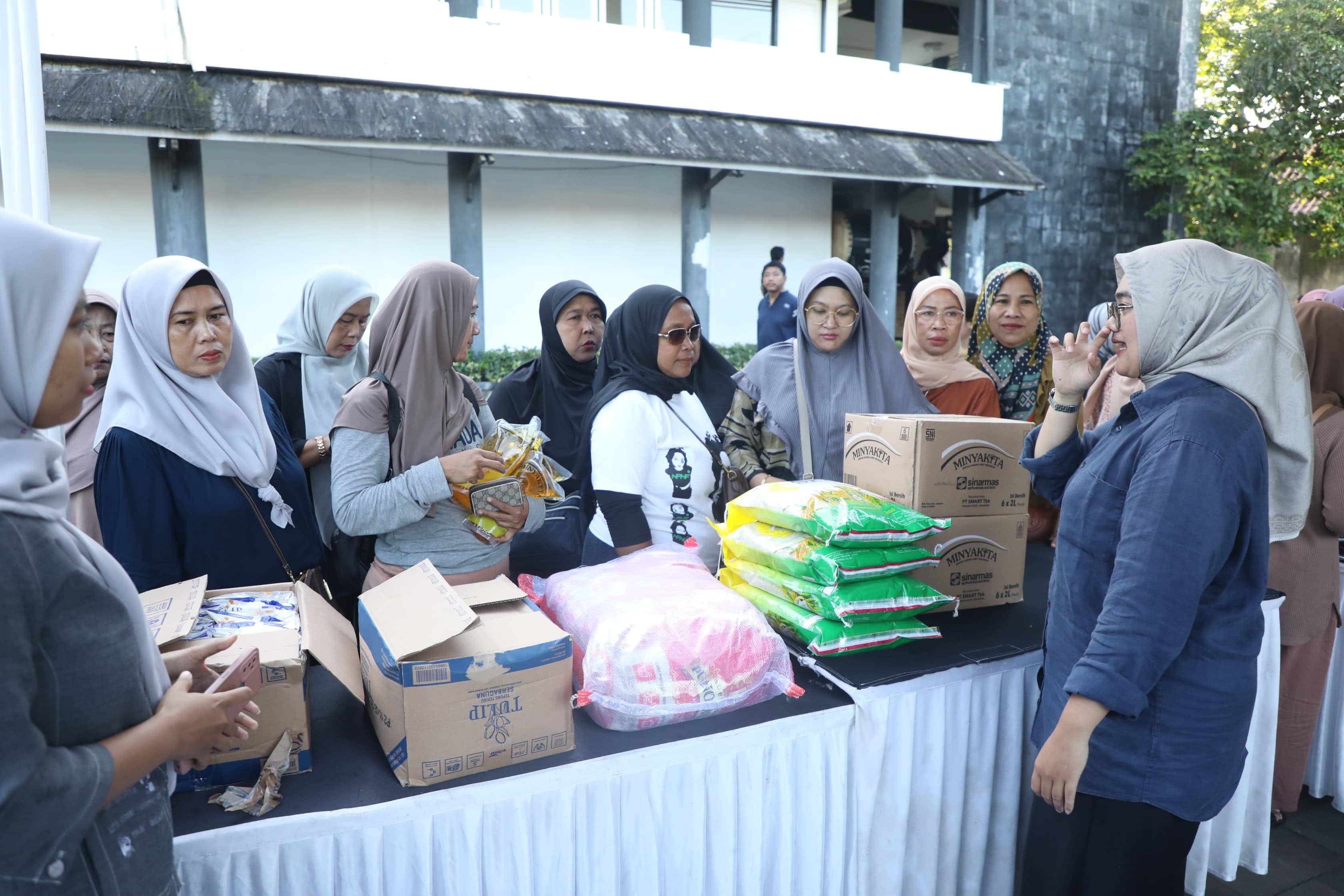 Gerakan Pangan Murah Purwakarta: Antusias Warga Bahan Pokok Murah