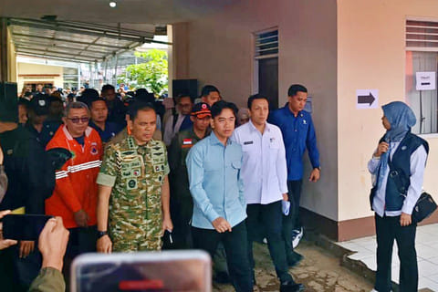 Gibran Sambangi Cisarua Bandung Barat, Cek Kondisi Pengungsi Terdampak Longsor