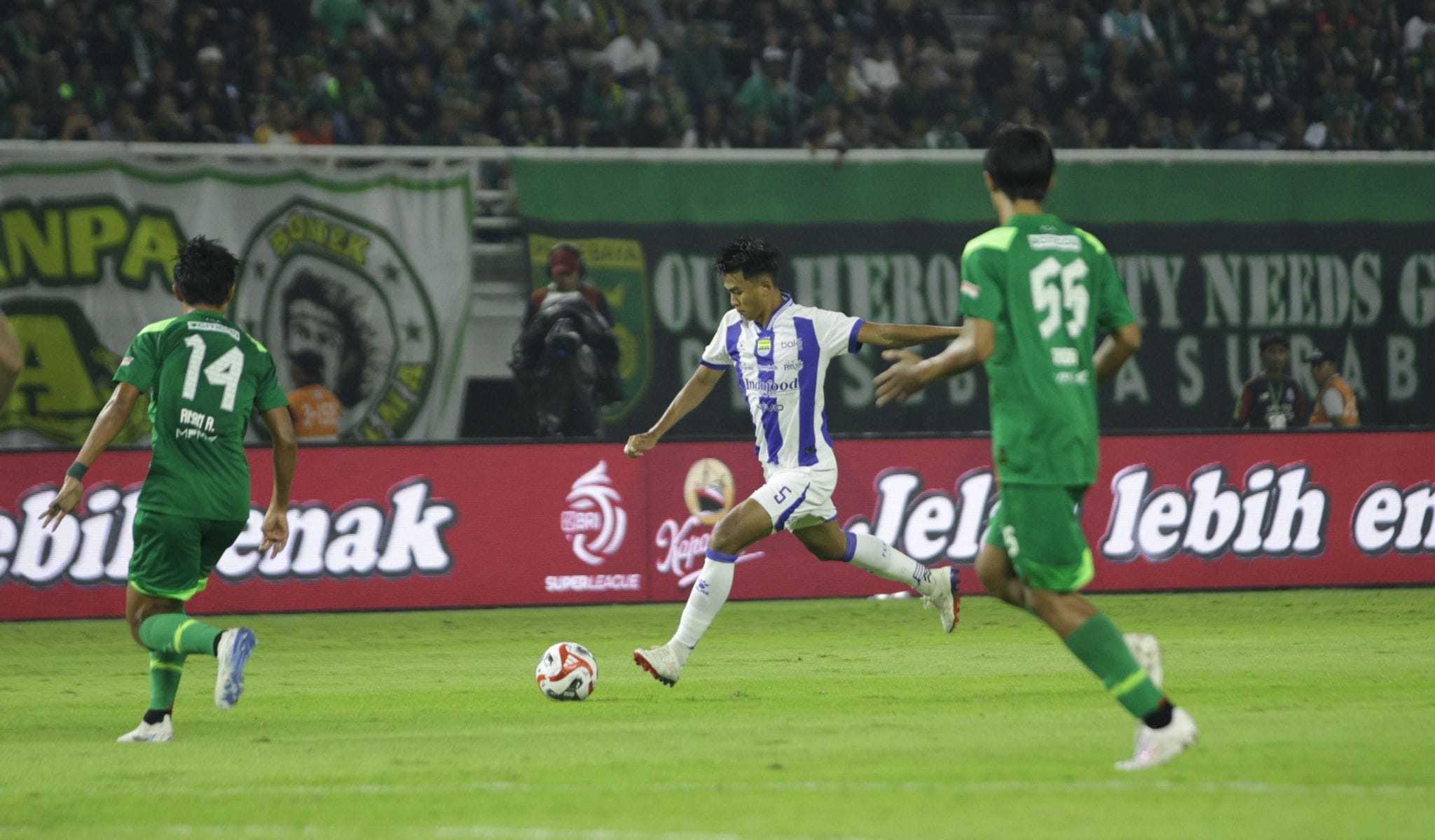 Gol Kakang Dianulir, Persib Tertinggal 0-1 di Kandang Persebaya
