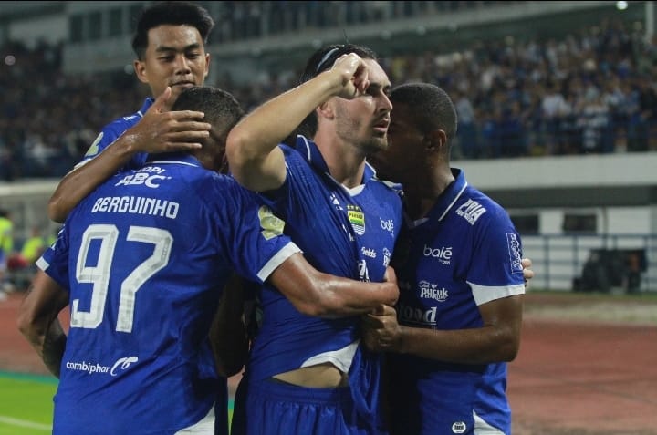 Drama GBLA! Gol Andrew Jung & Persib Rajai Klasemen Super League 2025