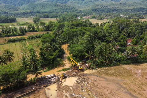 Gubernur Jabar Dedi Mulyadi Tinjau Korban Banjir Pamarican Ciamis, Tegaskan Bantuan Utuh