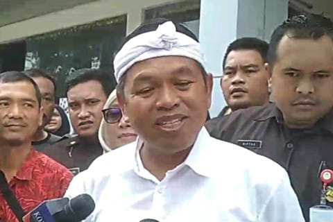 Gubernur Jabar Minta Tak Ada Pungli di Perlintasan Kereta Api, Larang Ormas-Preman Kuasai