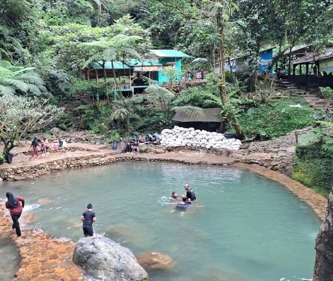 Gubernur Jabar Tegaskan Wisata Alam Harus Gratis, Warga Diminta Tolak Parkir Liar