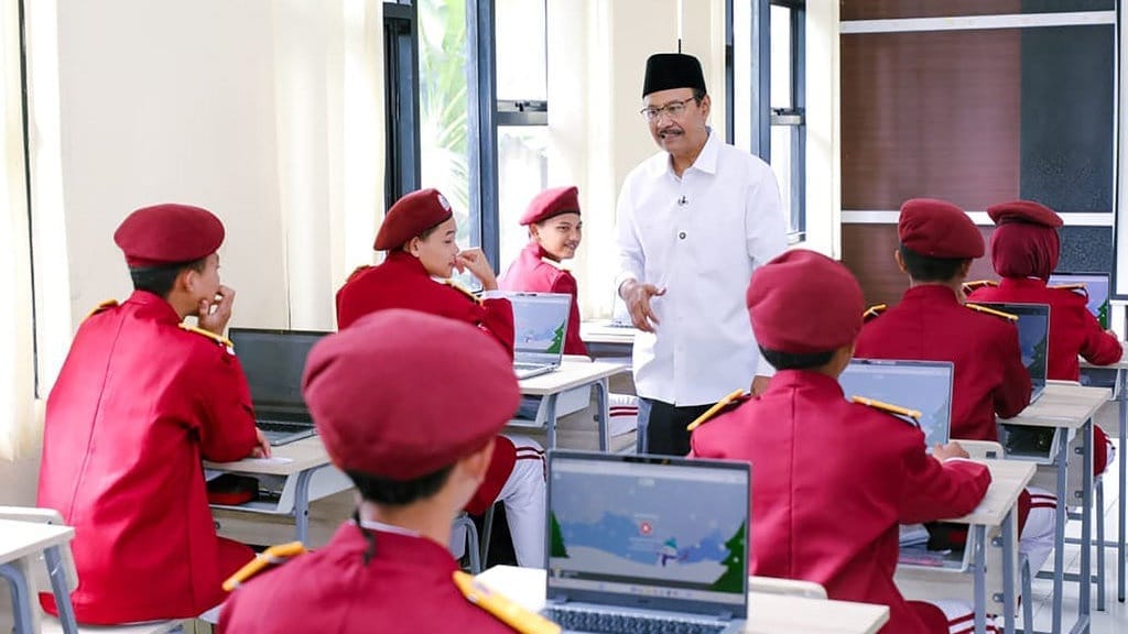 Gus Ipul Puji Kreativitas SRMA 14 Bandung Barat: Siswa Siap Siaga Bencana!