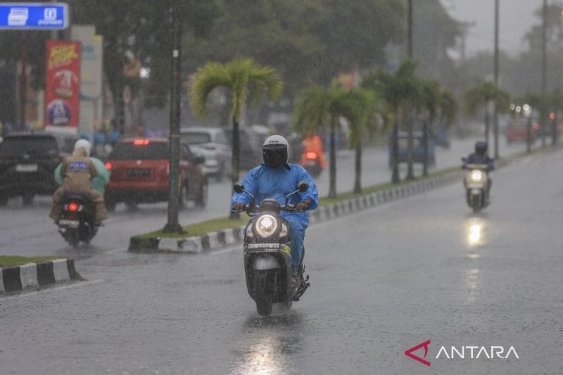 Hari Kamis ini BMKG prakirakan Bandung dan sejumlah daerah berpotensi hujan lebat