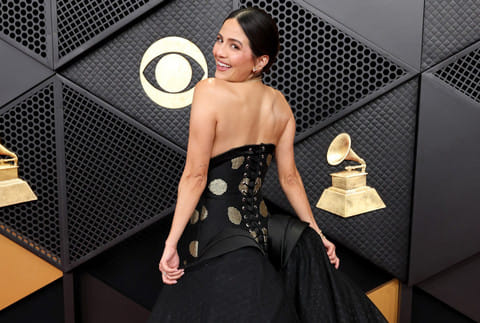 Host Televisi Erin Lim Pakai Kain Tenun Garut saat Hadiri Grammy Awards 2026