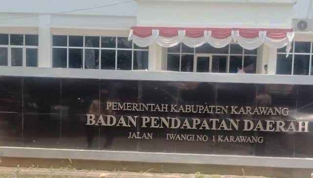 Insentif Fantastis Pegawai Bapenda Karawang Berbanding Terbalik dengan Bobroknya Pelayanan BPHTB