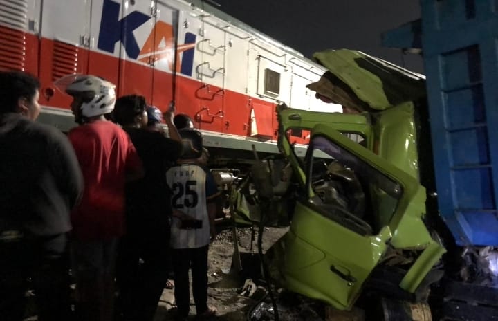 Insiden Truk Mogok di Blitar: Pengingat Bahaya Perlintasan Sebidang Rel Kereta Api