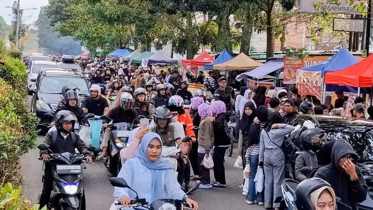 Jalan Raya Gading Tutuka Soreang: Tempat Favorit Buruan Takjil Saat Ramadan
