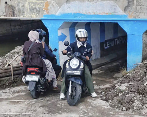 Jalur 'Sludukan': Solusi Komunitas di Macet Mudik Pantura Indramayu